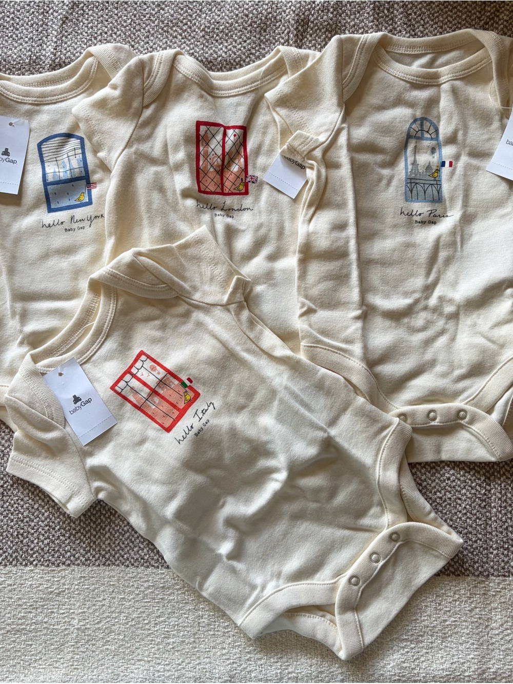 Set 4 Baby GAP Hello City One-Piece Body Suit New York Italy London Paris 0-3mon